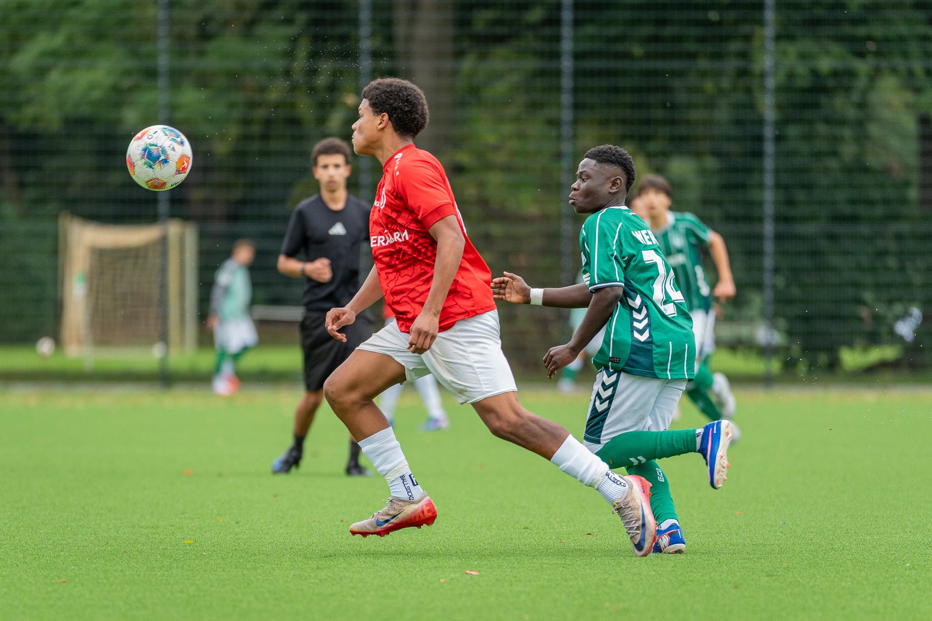 Laufduell zwischen ATS Buntentor und SV Werder Bremen in der B-Jugend-Verbandsliga