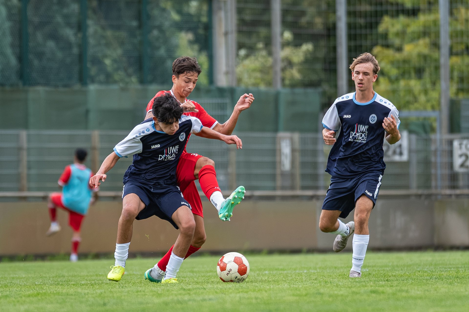 Zweikampf zwischen FC Oberneuland und Habenhauser FV in der B-Jugend-Verbandsliga